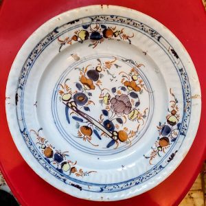 Plato de Triana del siglo XVIII Serie Ramilletes