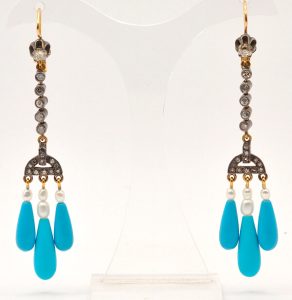 Pendientes de principios del siglo XX (Art deco) en oro, plata, diamantes, perlas y turquesas.