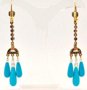 Pendientes de principios del siglo XX (Art deco) en oro, plata, diamantes, perlas y turquesas.