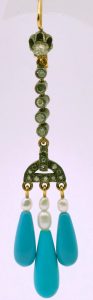 Pendientes de principios del siglo XX (Art deco) en oro, plata, diamantes, perlas y turquesas.