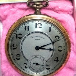 Reloj de bolsillo extraplano de la marca Suiza Hirt, de finales del siglo XIX. Funciona perfectamente.